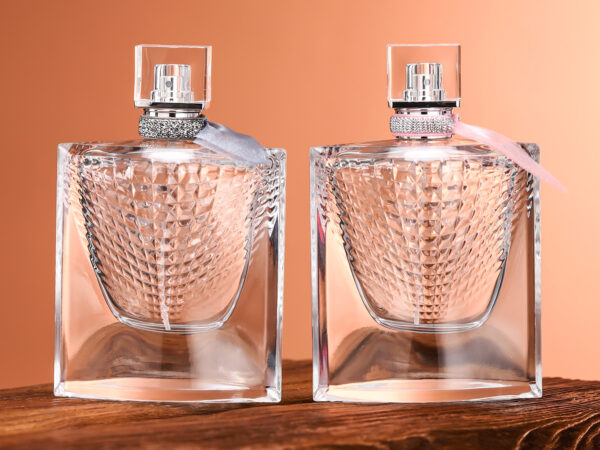 RX013-HYD1093 luxury 75ml glass perfume bottle with diamond faceted inner core and clear acrylic cap