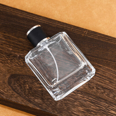 RX017-XB179 Luxury 100ml Square Glass Perfume Bottle with Embossed Leather Cap