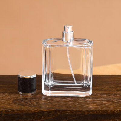 RX017-XB179 Luxury 100ml Square Glass Perfume Bottle with Embossed Leather Cap