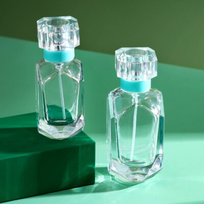 RX018-XB217 faceted polygon glass perfume bottle with clear acrylic cap and gold silver sprayers