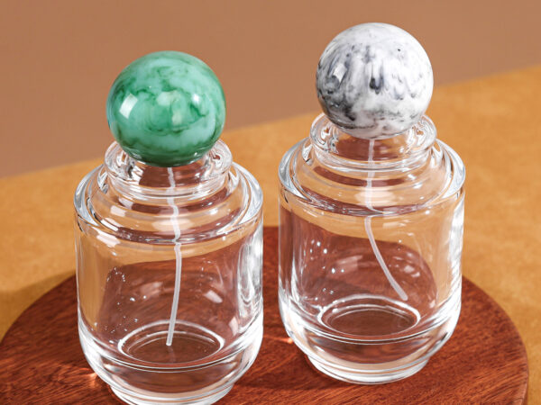 RX020-XB227 100ml clear round perfume bottle with colorful marble pattern resin ball caps and gold sprayers