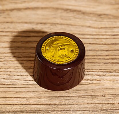 Heat-shrink film design with double sealing for excellent effect