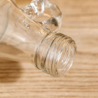 Rounded bottle mouth, smooth and rounded, with no burrs,