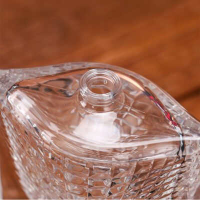 RX013-HYD1093,Luxury 75ml Square Glass Perfume Bottle with Diamond Texture & Acrylic Cap