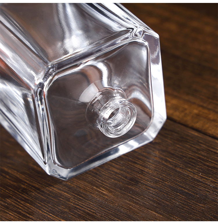 RX015-XB155Luxury Square Glass Perfume Bottle with Embossed Leather Cap - 30ml/50ml/100ml Series