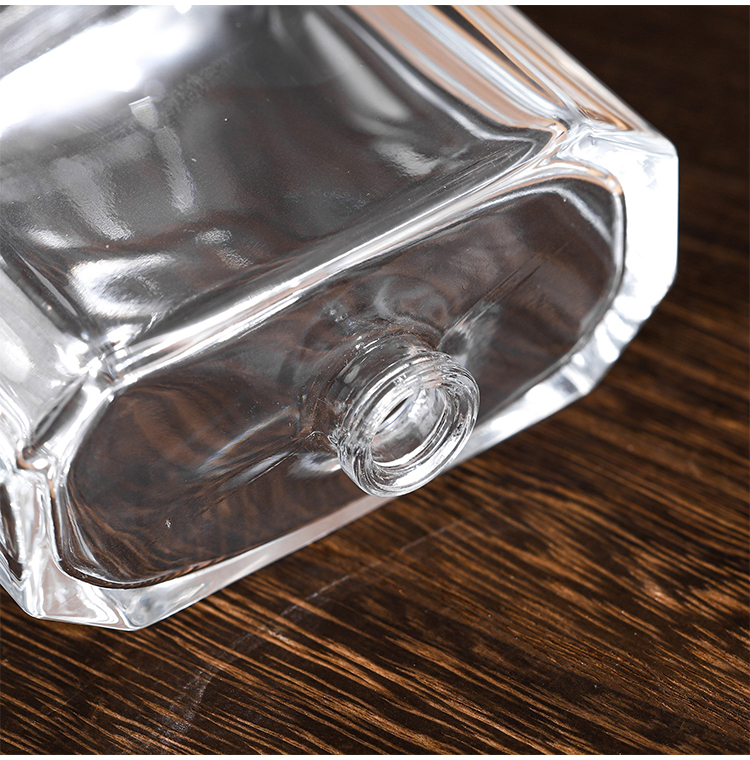 RX017-XB179 Luxury 100ml Square Glass Perfume Bottle with Embossed Leather Cap