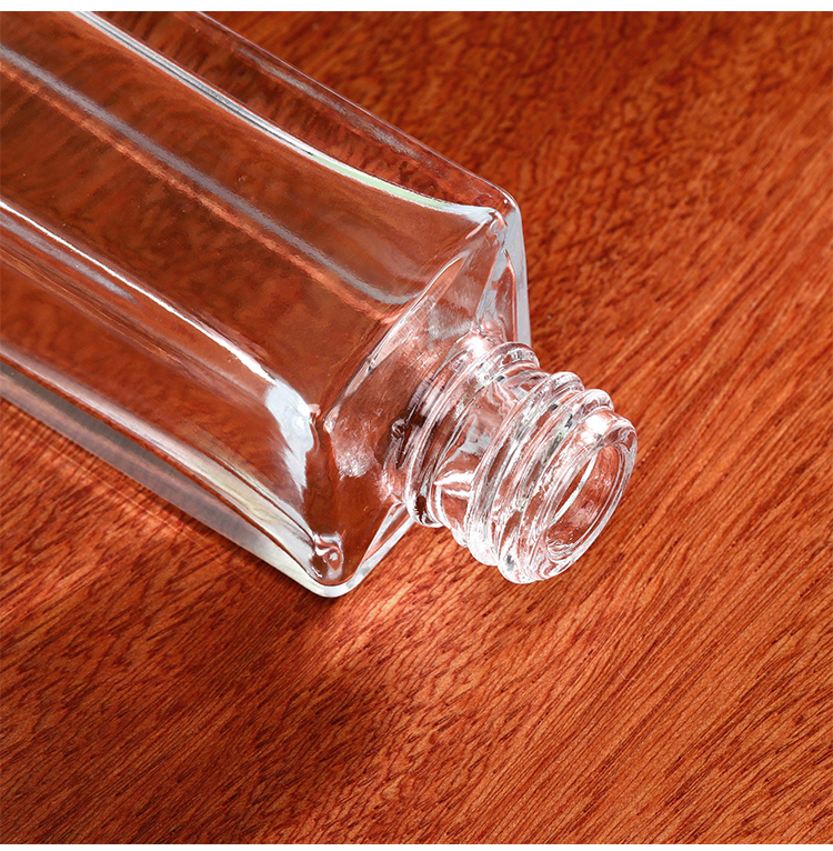 RX006,Bamboo-Capped Glass Perfume Bottles,