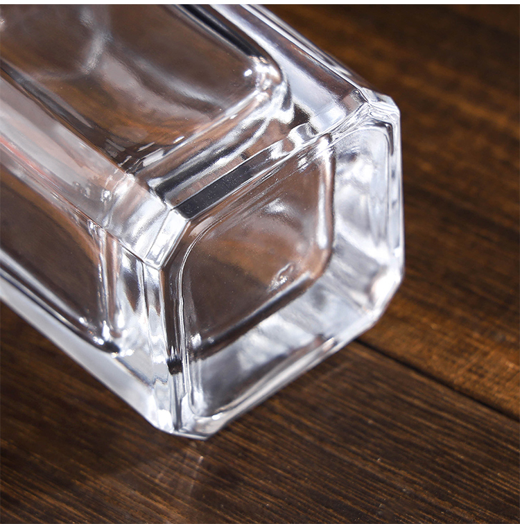 RX015-XB155Luxury Square Glass Perfume Bottle with Embossed Leather Cap - 30ml/50ml/100ml Series