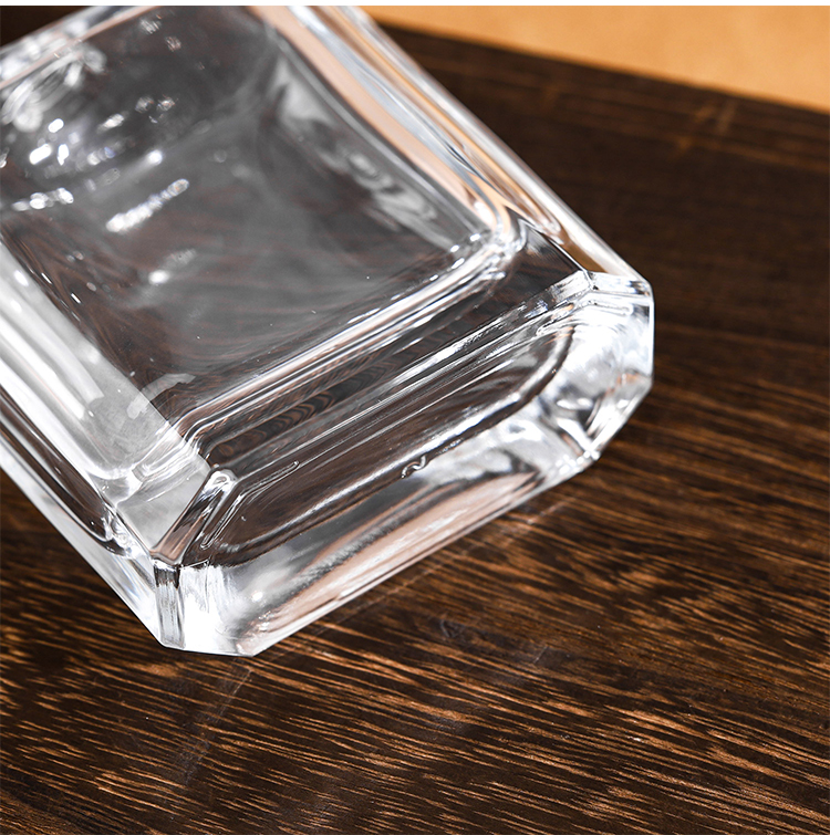 RX017-XB179 Luxury 100ml Square Glass Perfume Bottle with Embossed Leather Cap